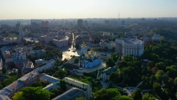 Vista aérea do mosteiro da catedral de Mikhailovsky Kiev, Ucrânia — Vídeo de Stock