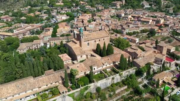 Aerial Drone videofilmer av Valdemossa Town, Mallorca — Stockvideo