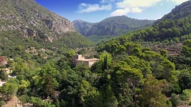 Aerial Drone videofilmer av Valdemossa Town, Mallorca — Stockvideo