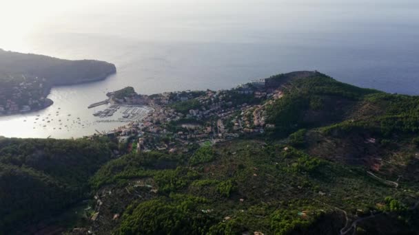 Lotnicze Drone strzał z portu Soller Mallorca Hiszpania — Wideo stockowe