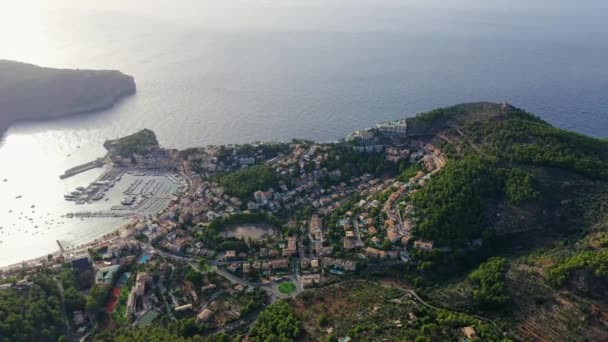 Aerial drone shot van Port Soller Mallorca Spanje — Stockvideo