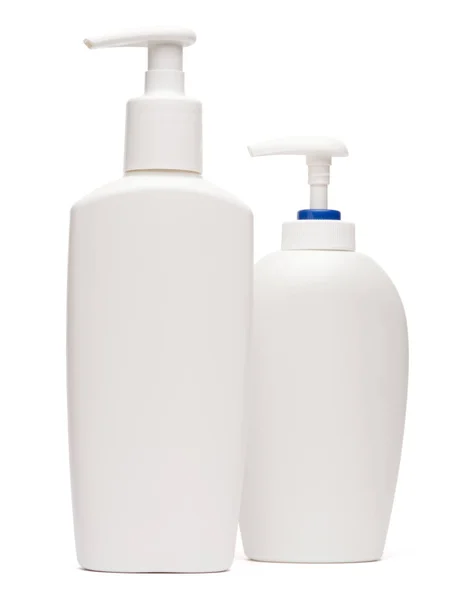 白い背景に単離されたクリーム、化粧水または液体石鹸の白いボトル — ストック写真