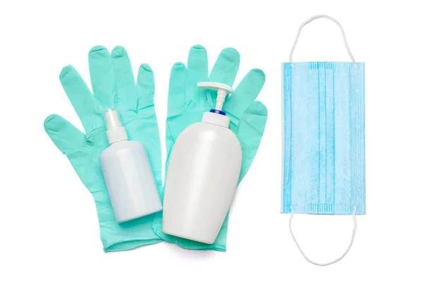 Vlakke lay-out van hygiënische artikelen - latex handschoenen, masker en handreiniger of vloeibare zeep geïsoleerd op witte achtergrond met clipping parh — Stockfoto