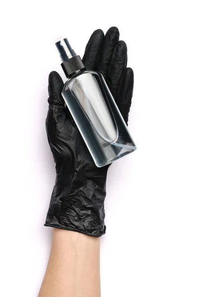 Menselijke hand in beschermende handschoen met alcohol hand reiniger spray geïsoleerd op witte achtergrond — Stockfoto