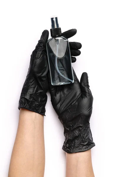 白い背景に隔離されたアルコールハンドサニタイザースプレーを保持する保護手袋の人間の手 — ストック写真