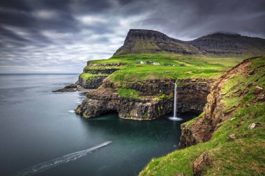 Gasadalur şelale faroe Island görünümü
