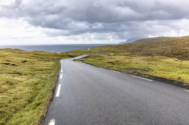 faroe Adaları'nda yalnız yol