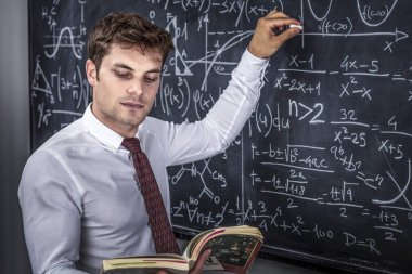 Genç öğretmen kitap portresi