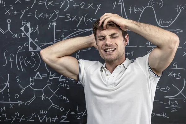 Retrato Del Estudiante Estresado Antecedentes Pizarra —  Fotos de Stock