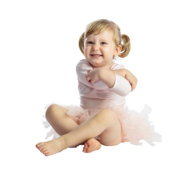 Beyaz arka plan üzerinde izole kadın çocuk uygulama klasik bale portresi