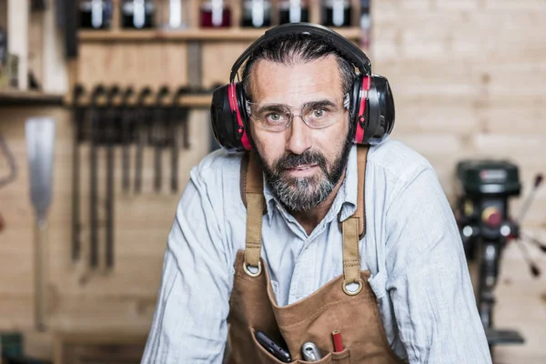 Caucasian Carpenter Work Workshop — Stock Photo, Image