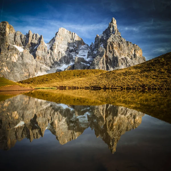 Pálido San Martino Vire Bela Montanha Alpes Italianos — Fotografia de Stock
