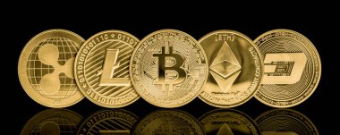 siyah zemin üzerine altın cryptocurrency sikke
