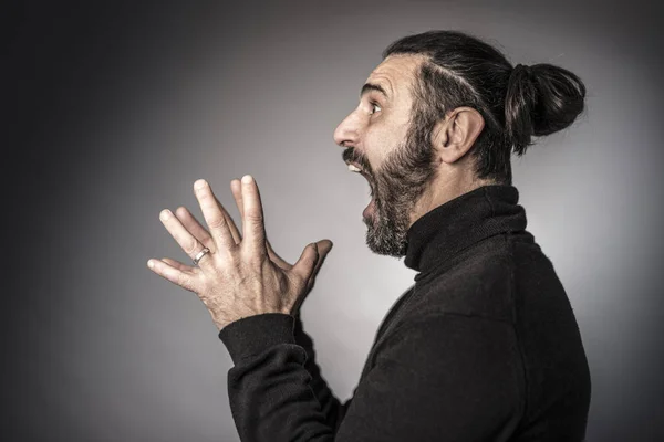 髭の男怖い式スタジオ撮影 — ストック写真
