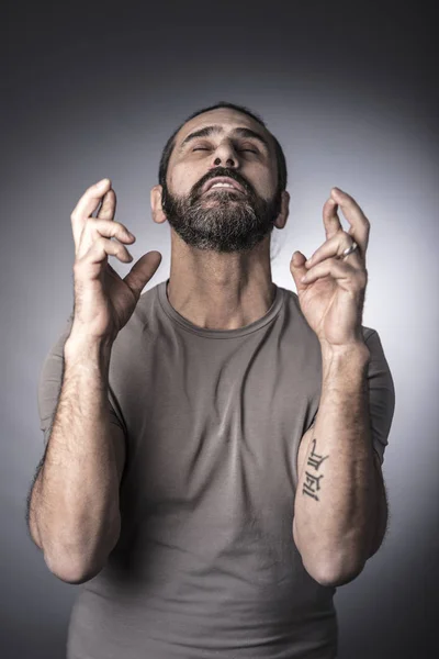 Portrait Caucasian Man Crossing Finger Closed Eyes — Stock Photo, Image