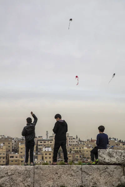 Play with kites — Stock Photo, Image