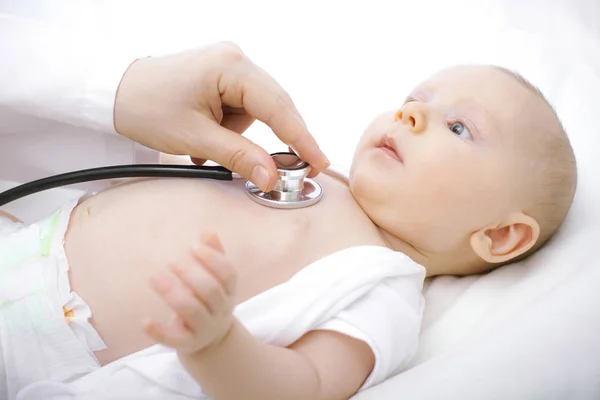 Bebek sağlık kontrolü — Stok fotoğraf