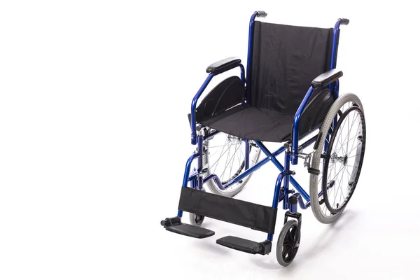 Fauteuil roulant pour handicapés sur fond blanc — Photo