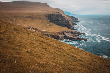  kayalıklar ve Mykines adasında köy, Faroe.