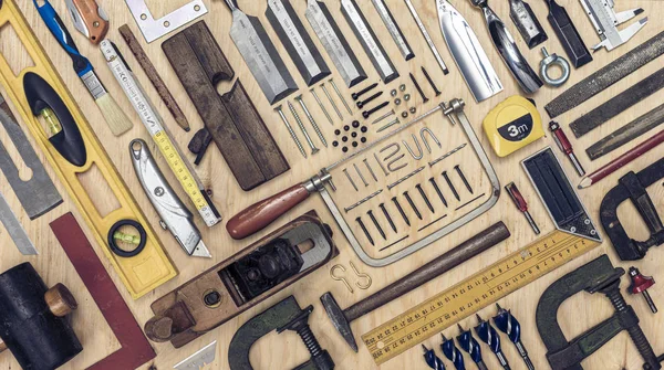 View of a set of carpenter's tools on a wooden background. — Stock Photo, Image