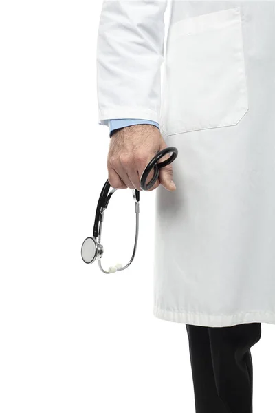 Detail van een hand van een arts die een stethoscoop vasthoudt. concepten van — Stockfoto
