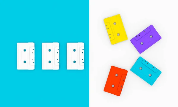 Cassette audio vintage di vari colori su una ba blu e bianca — Foto Stock