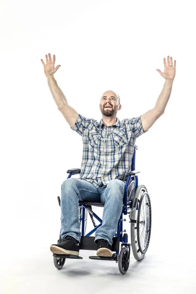 Caucásico hombre expresión sonriendo y los brazos extendidos a la sk — Foto de Stock