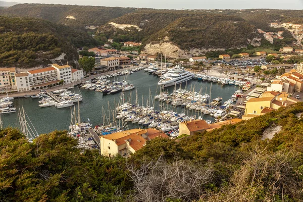 Bonifacio en Corse, port avec bateaux. Méditerranée France . — Photo