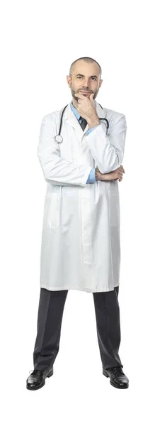 Médico caucasiano com expressão pensativa — Fotografia de Stock
