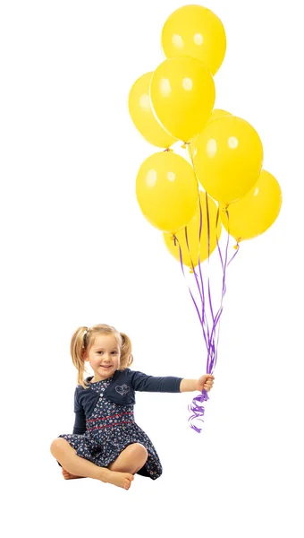 Blondynka Biały Rok Stary Dziewczyna Gospodarstwa Żółty Balony Ręka Odizolowany — Zdjęcie stockowe