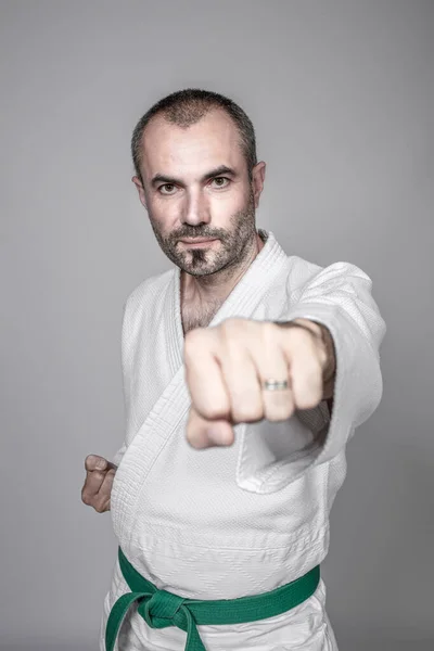 Man Övar Karate Konceptet Sport Och Kampsport Selektivt Fokus — Stockfoto