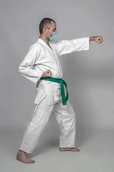 Judo Utövare Bär Skyddande Mask Träningen Idrott Vid Tidpunkten För — Stockfoto