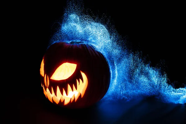 Latarnia Halloween Wykonana Rzeźbionej Dyni Światła Punktowe Czarnym Tle — Zdjęcie stockowe