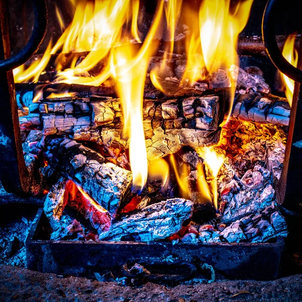 Detalj Elden Eldstaden Med Glödande Glöd — Stockfoto