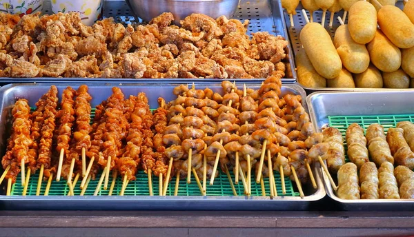 Street Vendor Sells Fried Chicken Meat Skewers Corn Dog — Stock Photo, Image