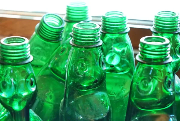 Gröna Glasflaskor Används För Lemonad Tider Pas — Stockfoto