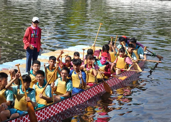 Kaohsiung Taiwan Июня 2018 Года Команда Школьников Готовится Предстоящим Драконьим — стоковое фото