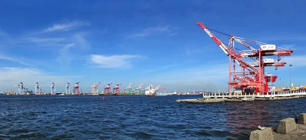 高雄市 2018 高雄コンテナー港のパノラマ ビュー 台湾の主要な交換のハブ — ストック写真