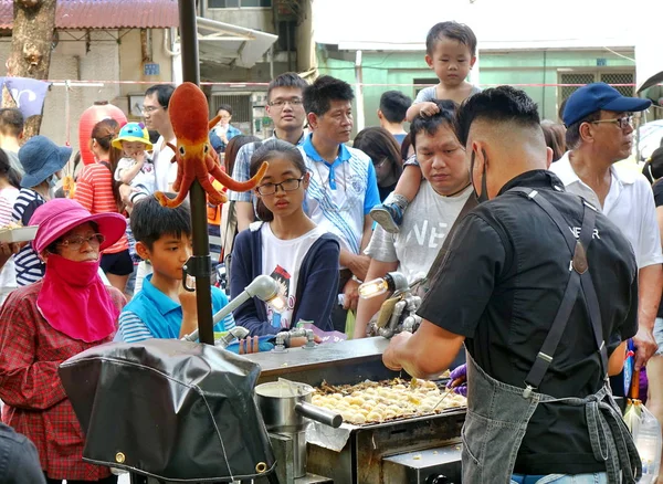 Kaohsiung Taiwan Julho 2018 Vendedor Livre Cozinha Bolas Lulas Takoyaki — Fotografia de Stock