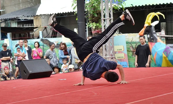 Kaohsiung Taiwan Juli 2018 Ein Männlicher Tänzer Nimmt Hip Hop — Stockfoto