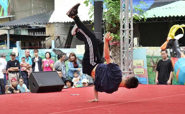 台湾高雄 2018年7月14日 一名男舞蹈家参加2018街头艺术节的嘻哈比赛 — 图库照片