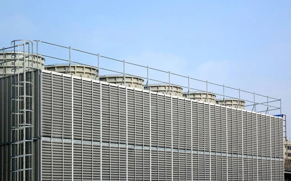 Grande Sistema Condicionado Industrial Com Aberturas Torres Ventilador — Fotografia de Stock