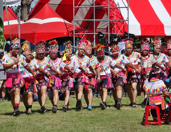 Kaohsiung Taiwan September 2018 Members Indigenous Amis Tribe Traditional Costumes — Stock Photo, Image