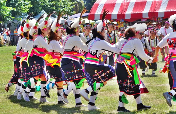 Kaohsiung Taiwan Septiembre 2018 Miembros Tribu Indígena Amis Con Trajes —  Fotos de Stock