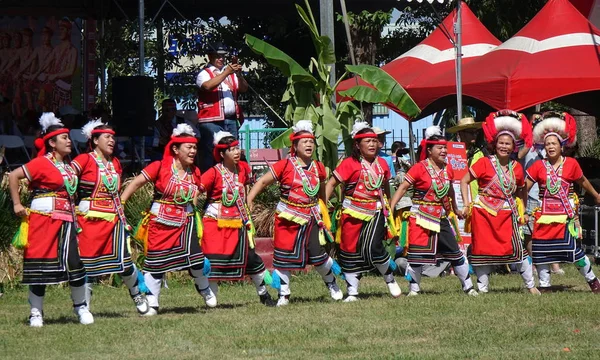 Kaohsiung Taiwan Setembro 2018 Membros Tribo Indígena Amis Trajes Tradicionais — Fotografia de Stock