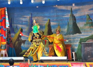 Kaohsiung, Tayvan--26 Ekim 2018: Tayvan Halk opera bir tapınak kutlama bir parçası olarak bir açık kamusal alan yapılır.