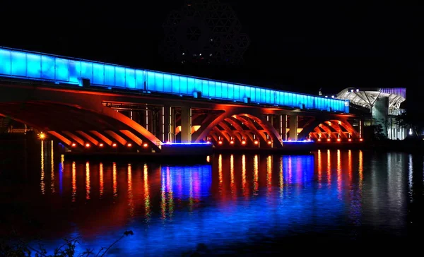Večerní Pohled Řeka Lásky Osvětlené Železniční Most Nádraží True Love — Stock fotografie