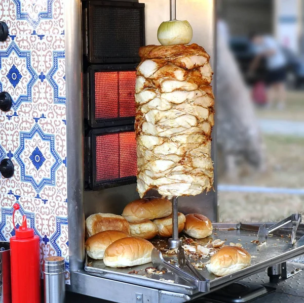 Ein Stand Mit Shawarma Fleisch Und Semmeln — Stockfoto