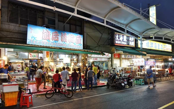 Kaohsiung Taiwan Декабря 2018 Туристы Посещают Открытый Торговый Ресторанный Район — стоковое фото