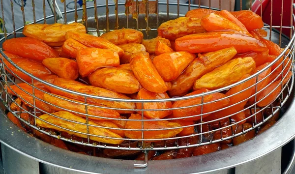 Запеченный Сладкий Картофель Застекленный Сахаром Являются Популярными Китайские Закуски — стоковое фото